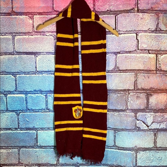 Harry Potter Gryffindor Striped Scarf - Picture 1 of 7